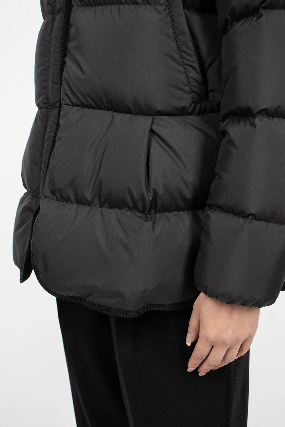 Optimized Title: Mens Locustelle Black Short Down Jacket - Stylish, Warm, and Lightweight Winter Outerwear